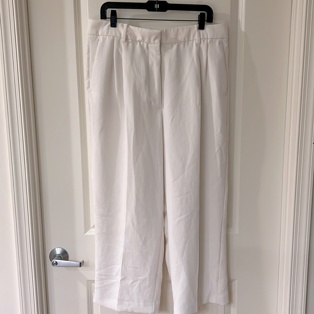 Aritzia Wilfred Effortless Crop in crepe - Size 16